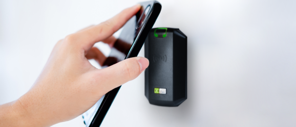 Mobile-Centric Security: Elevate your building access with IPROTECT AC  