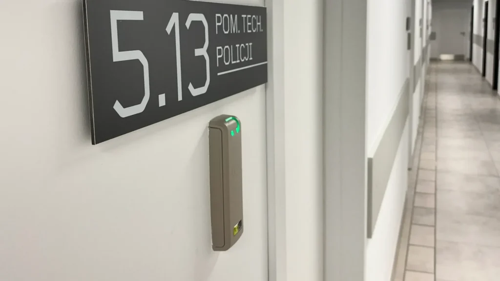 IPROTECT Access control iX30 reader installed in a corridor at Pogoń Szczecin Stadium