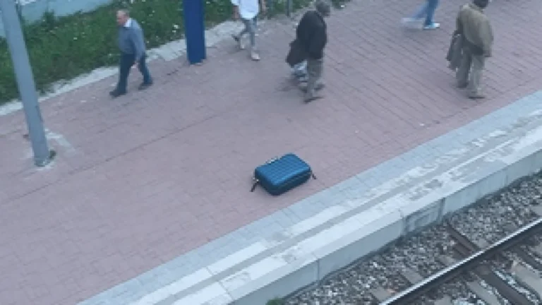 Unattended object captured with VDG SENSE Video Managemnt System through AI Analytics left in a public area